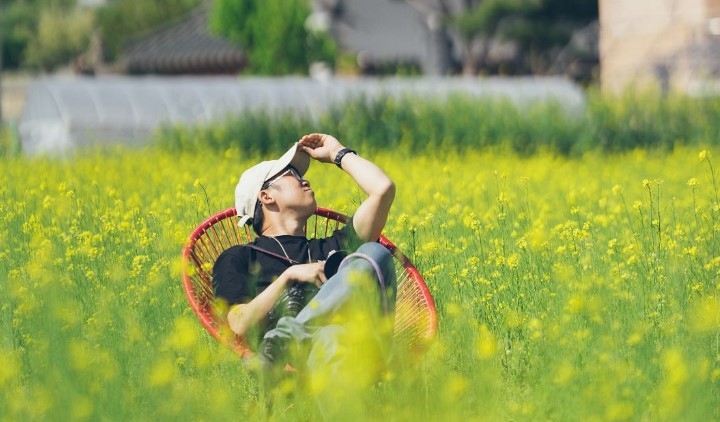 유채꽃 속, 잠깐의 여유